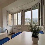 Apartment Cozy Flat Near The And The *