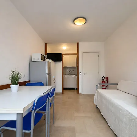 Cozy Flat Near The And The